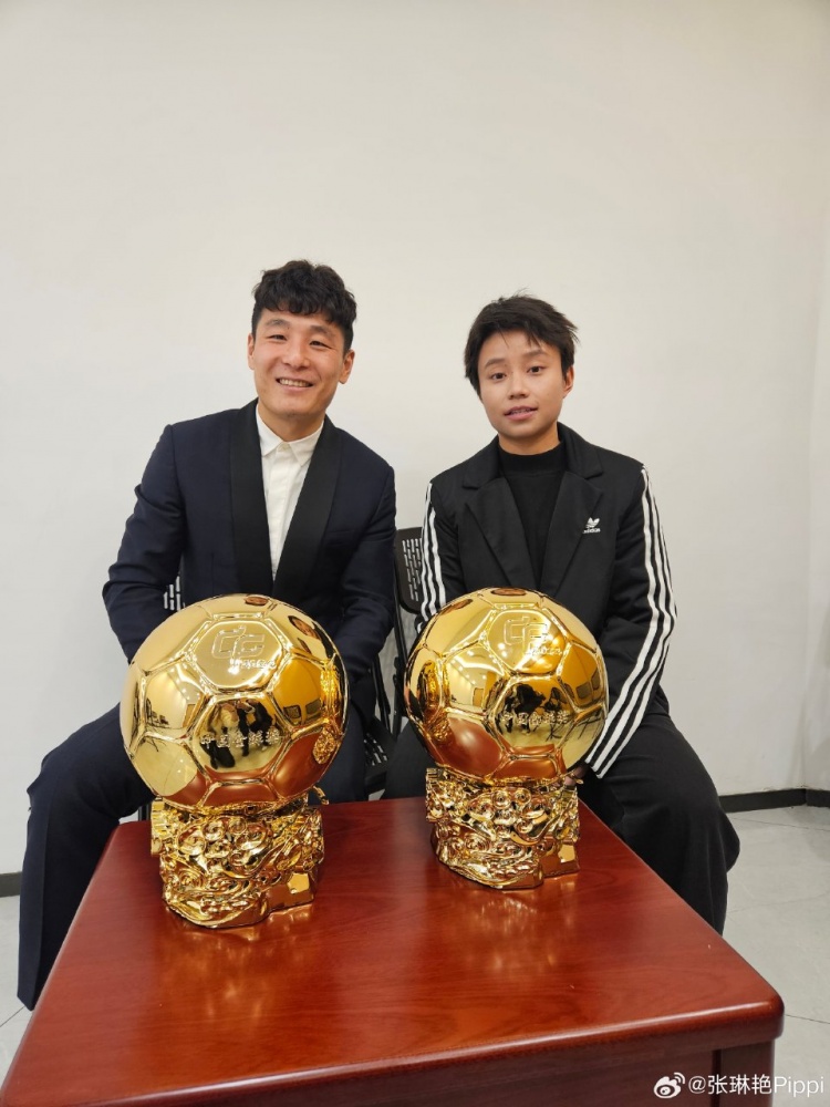  張琳艷社媒曬與武磊合照：感謝、榮幸、幸運(yùn)，祝磊哥早日康復(fù)