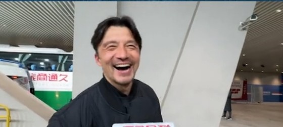  帶孩子和帶球隊(duì)哪個(gè)更累？謝暉笑言：都累，但帶孩子更累