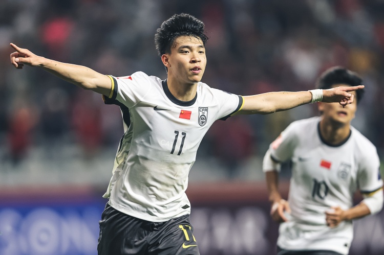  北青體育：18歲“跳級(jí)生”王鈺棟有望進(jìn)入國(guó)足客戰(zhàn)沙特名單！